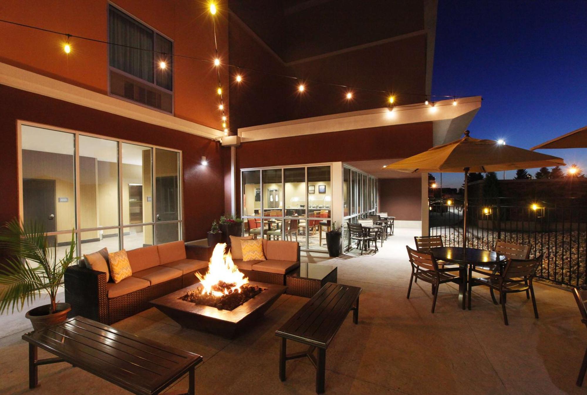 Doubletree By Hilton West Fargo Sanford Medical Center Area Hotel Exterior photo