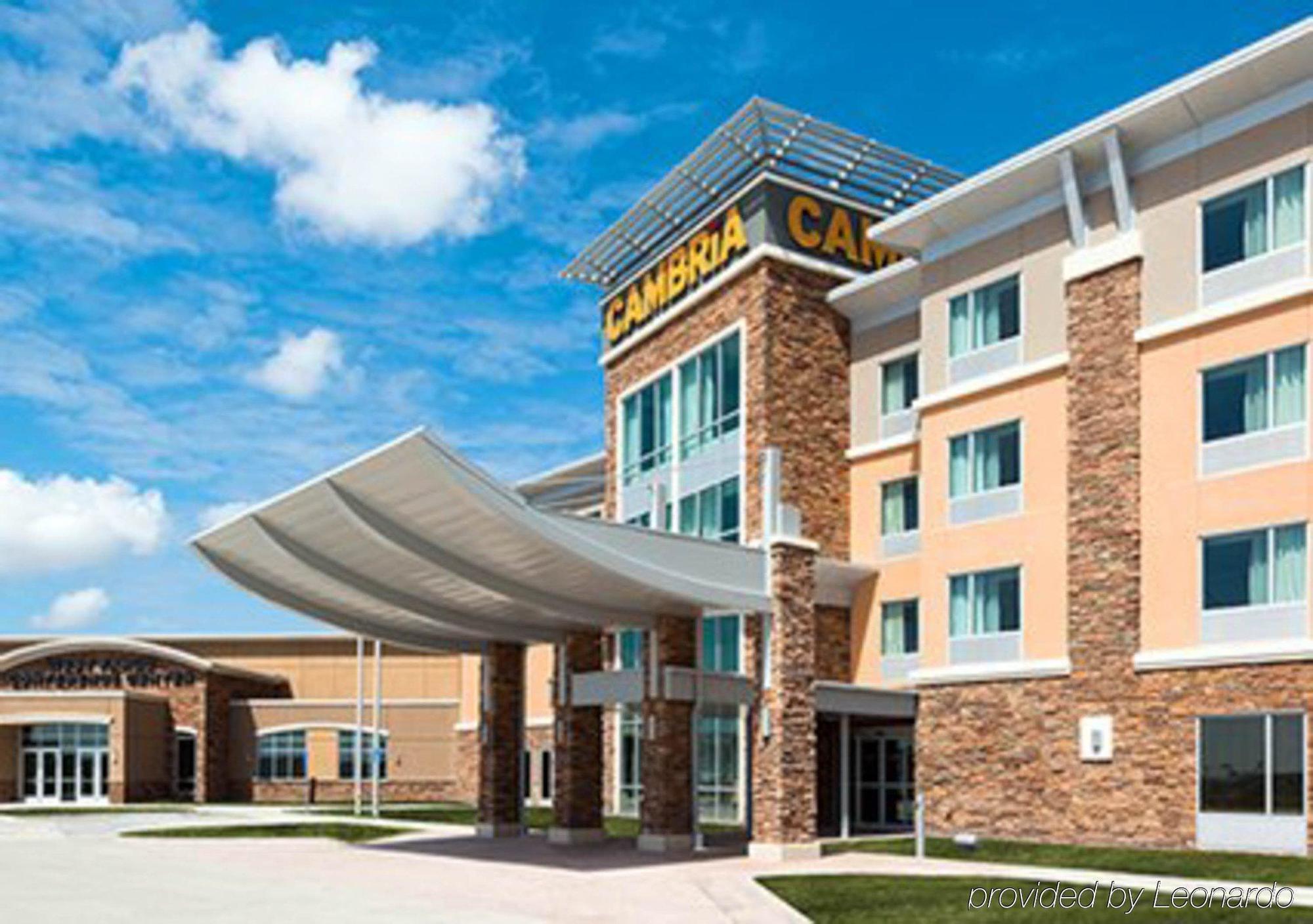 Doubletree By Hilton West Fargo Sanford Medical Center Area Hotel Exterior photo